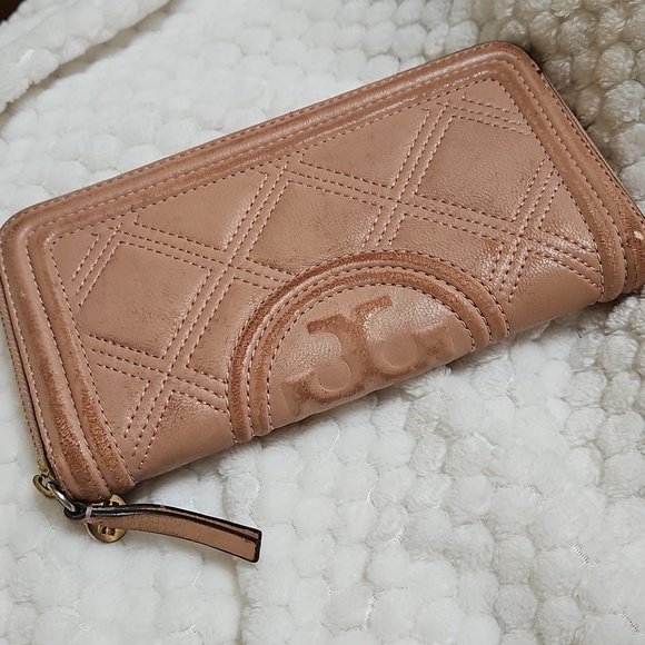 Tory Burch Handbags - NEEDS LOVE- Tory Borch PINK Quilted Leather Wallet With Gold Zipper
